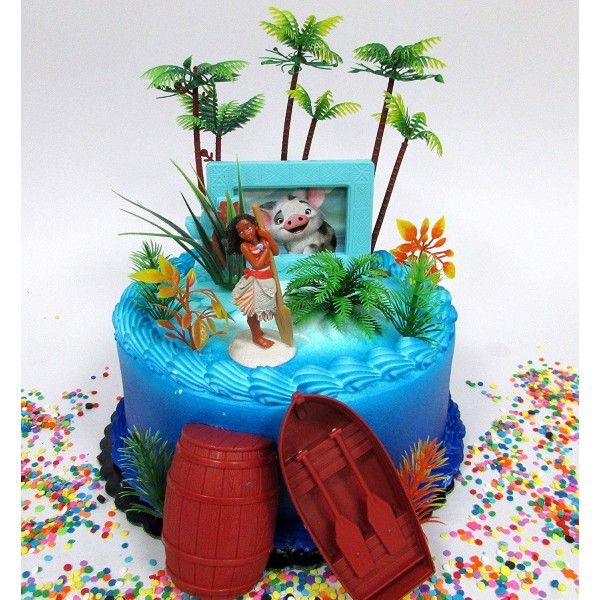 Tropical Cake Featuring Decorative Accessories